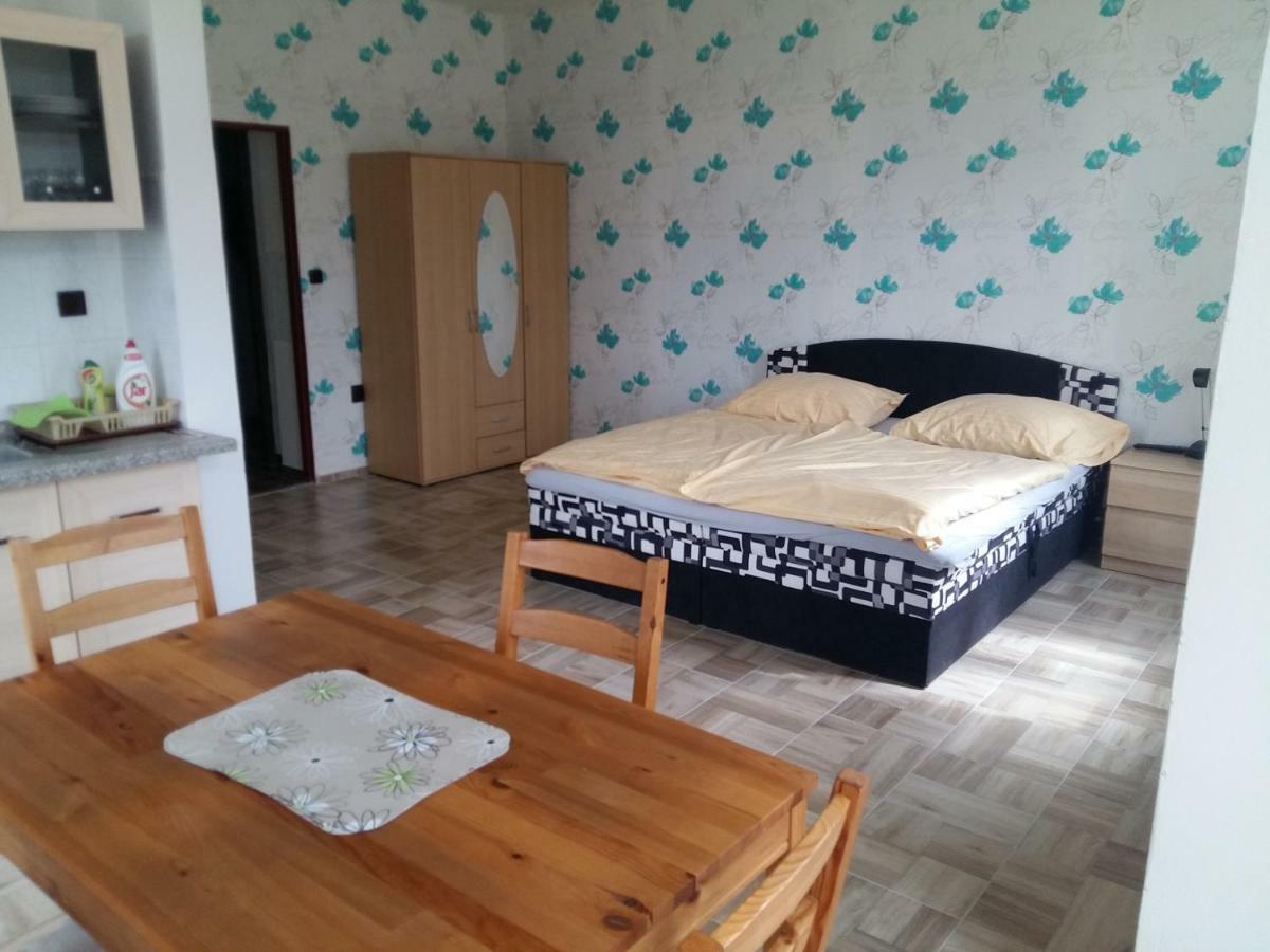 Penzion Jungmannova Šluknov Exteriör bild